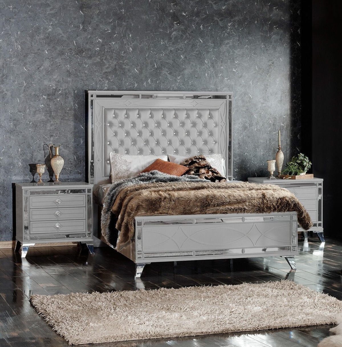 Queen Bed with 2 Nightstand U686